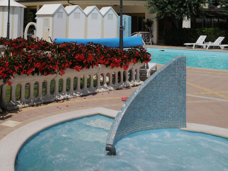 Hotel Nettuno チェルヴィア エクステリア 写真