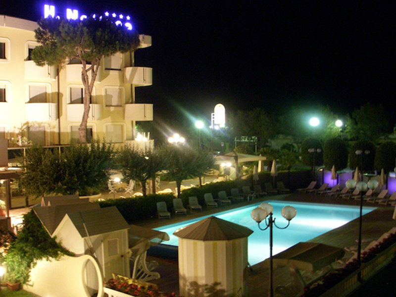 Hotel Nettuno チェルヴィア エクステリア 写真