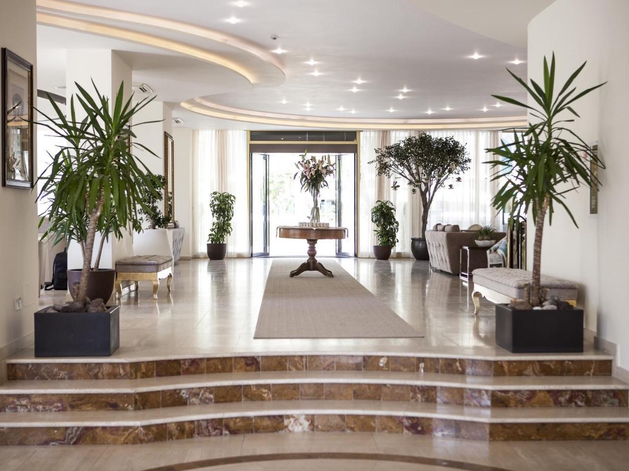 Hotel Nettuno チェルヴィア エクステリア 写真