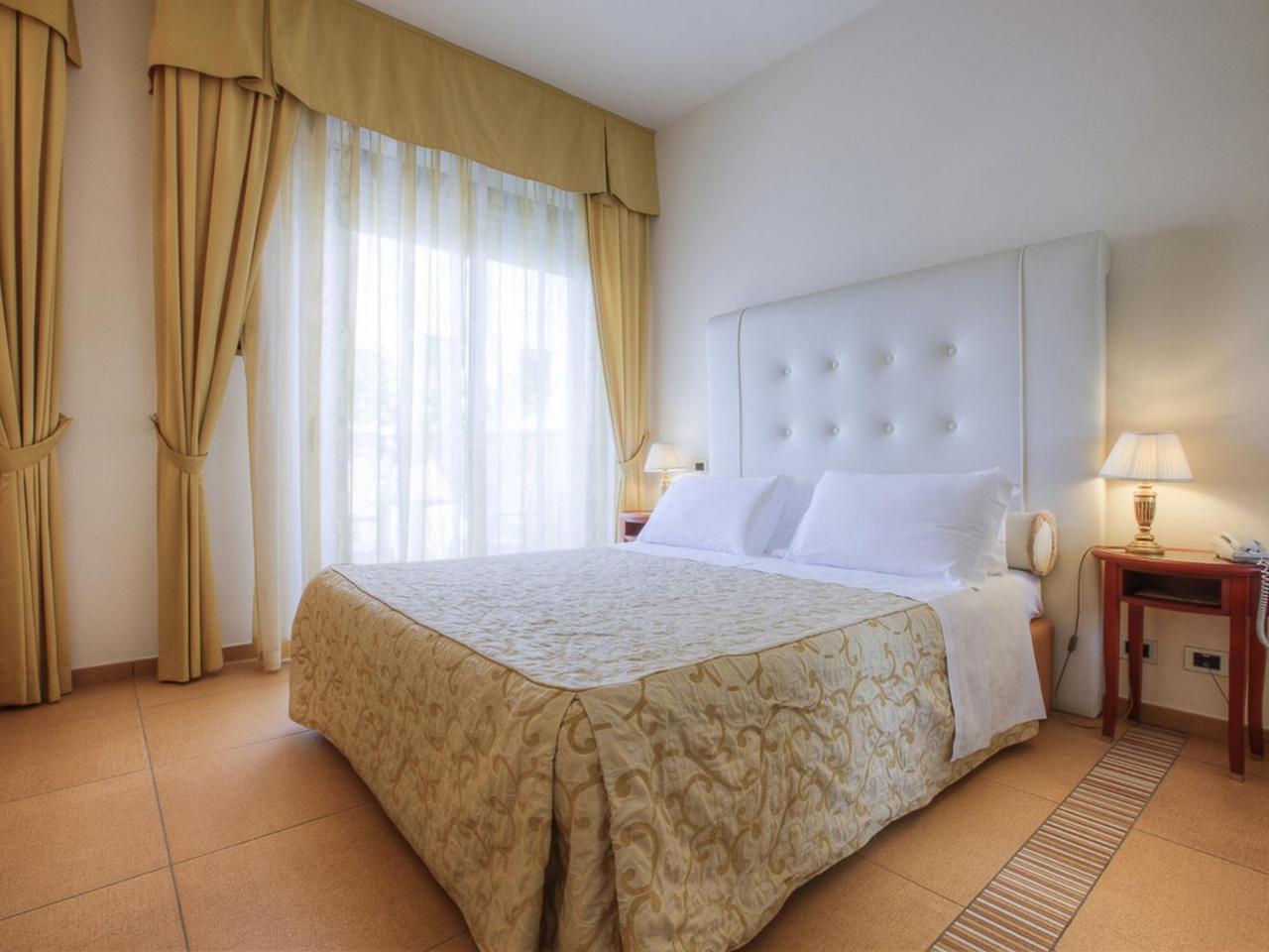 Hotel Nettuno チェルヴィア エクステリア 写真