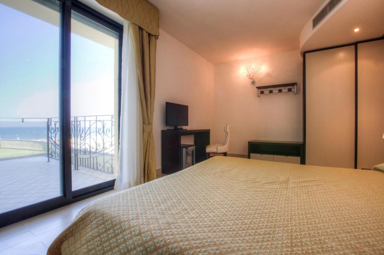 Hotel Nettuno チェルヴィア エクステリア 写真