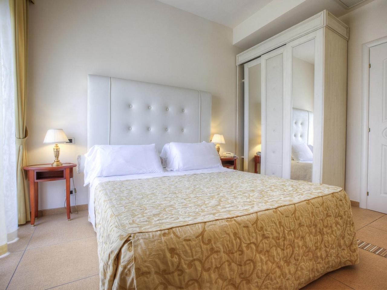 Hotel Nettuno チェルヴィア エクステリア 写真