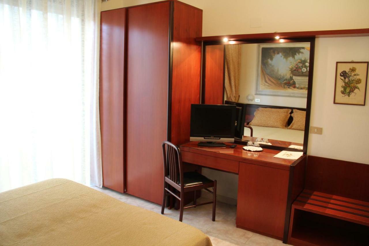 Hotel Nettuno チェルヴィア エクステリア 写真