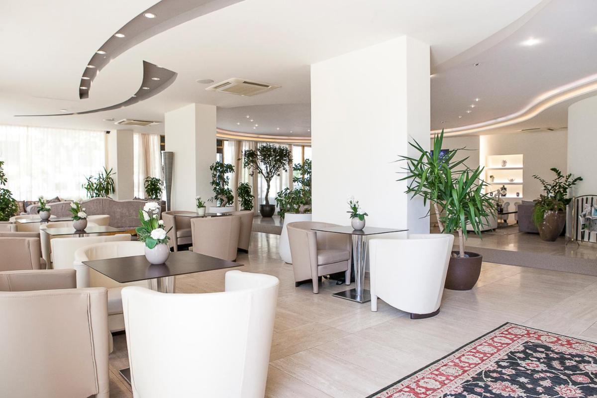 Hotel Nettuno チェルヴィア エクステリア 写真
