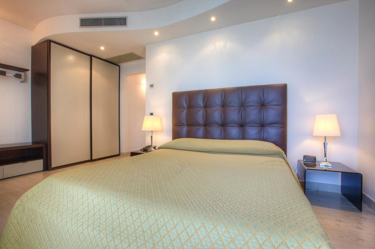 Hotel Nettuno チェルヴィア エクステリア 写真